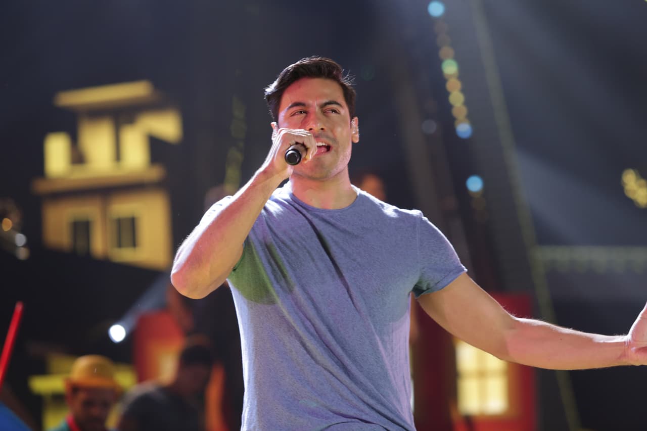 En 2016, Carlos Rivera acudió a la celebración como presentador de una de las categorías, pero ahora llega con todo al escenario.