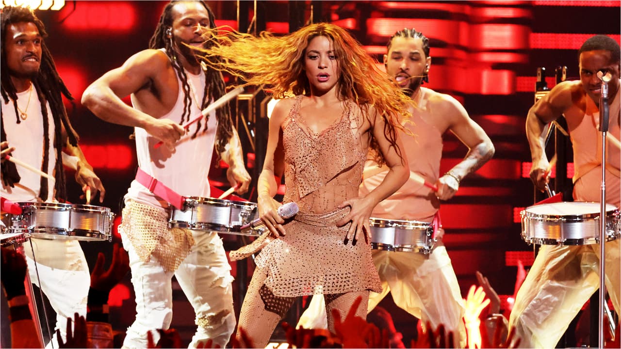 Shakira cantó sus grandes éxitos en los MTV VMAs 2023