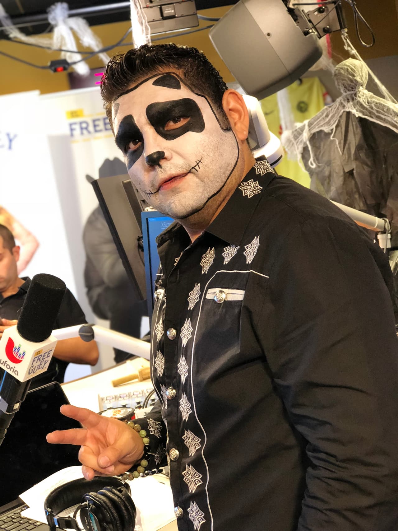 ¿Qué les parece el diseño de calaverita que escogió el locutor?