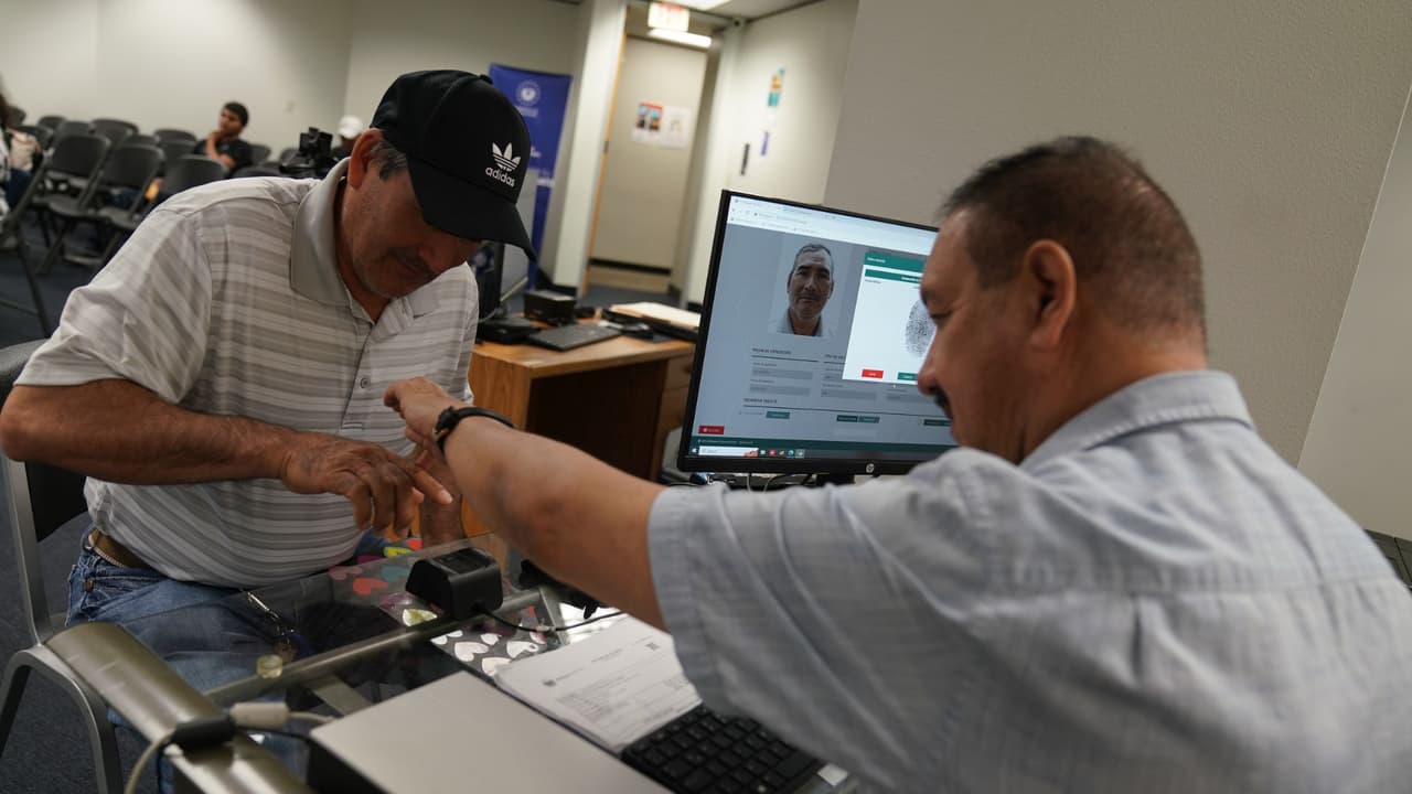 Horarios ampliados en el Consulado de El Salvador en Dallas para tramitar el DUI y votar en las Elecciones de 2024