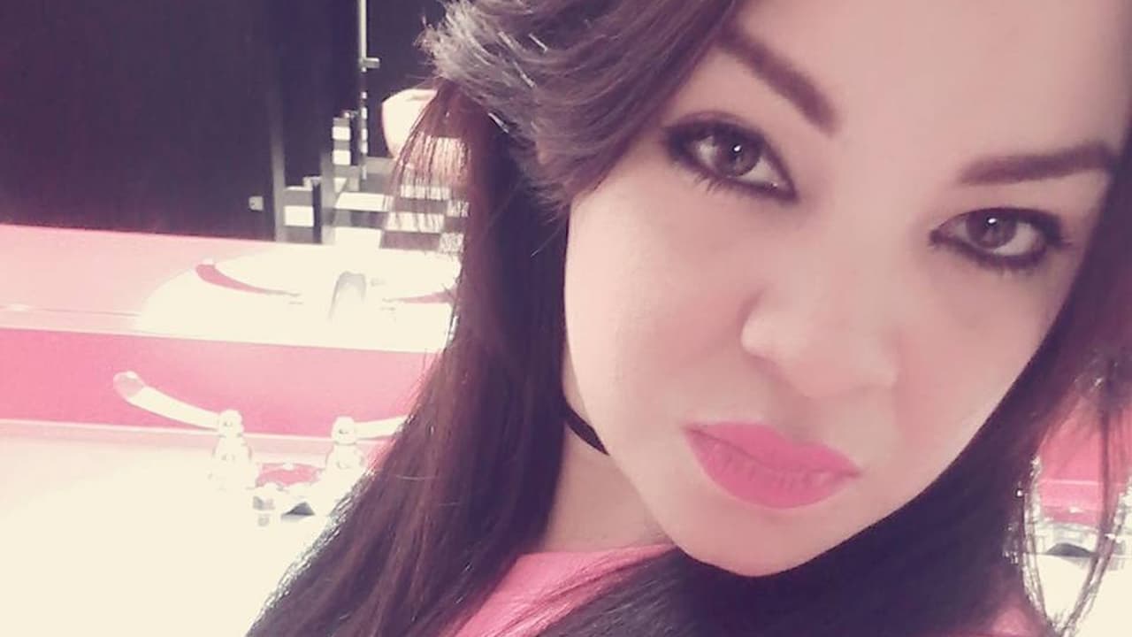 El sábado 25 de marzo, la madre de Karen, quien vive en Honduras, se comunicó con su otra hija, Keily, para decirle que estaba preocupada porque no se ha podido comunicar con la muchacha. Keily trata de contactarla por su cuenta, pero tampoco logra ubicarla. Su teléfono parece apagado.