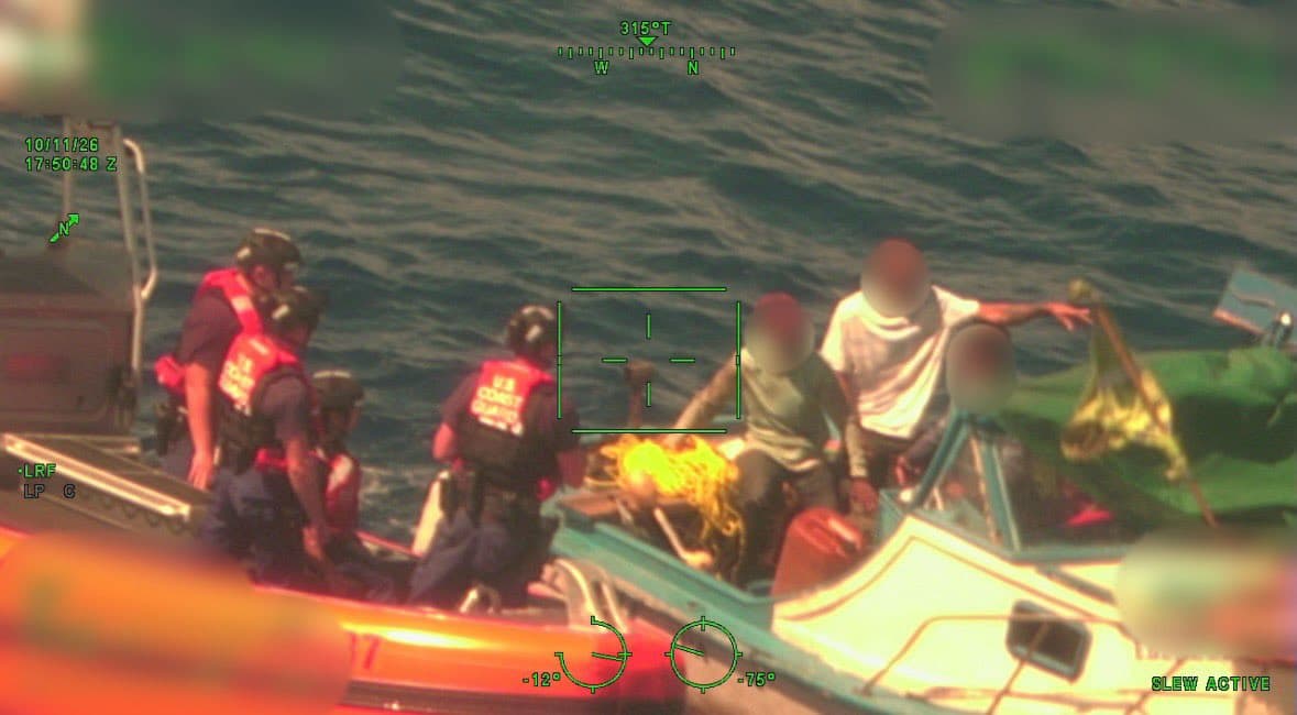 El domingo, una tripulación de la Estación Aérea de Miami localizó un 
<b>pesquero cubano averiado con cuatro personas a bordo.</b> El hallazgo ocurrió aproximadamente a 46 millas al sureste de Key West, informó la Guardia Costera. La tripulación del guardacostas Isaac Mayo acudió al lugar y rescató a las cuatro personas, según el comunicado. La institución señaló que las personas interceptadas son sometidas a un proceso de identificación y reciben comida, agua, alojamiento y atención médica básica mientras permanecen bajo custodia.