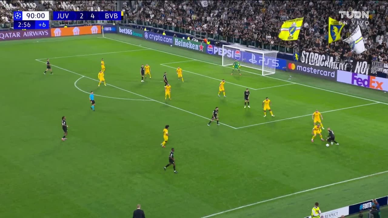¡GOL!  anota para Juventus. Dusan Vlahovic