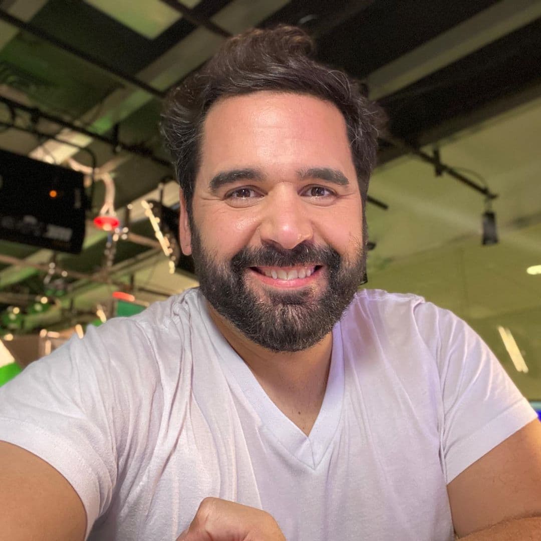 Es nuestro meteorólogo, Albert Martínez, quien nos acompaña en el show desde hace un año.