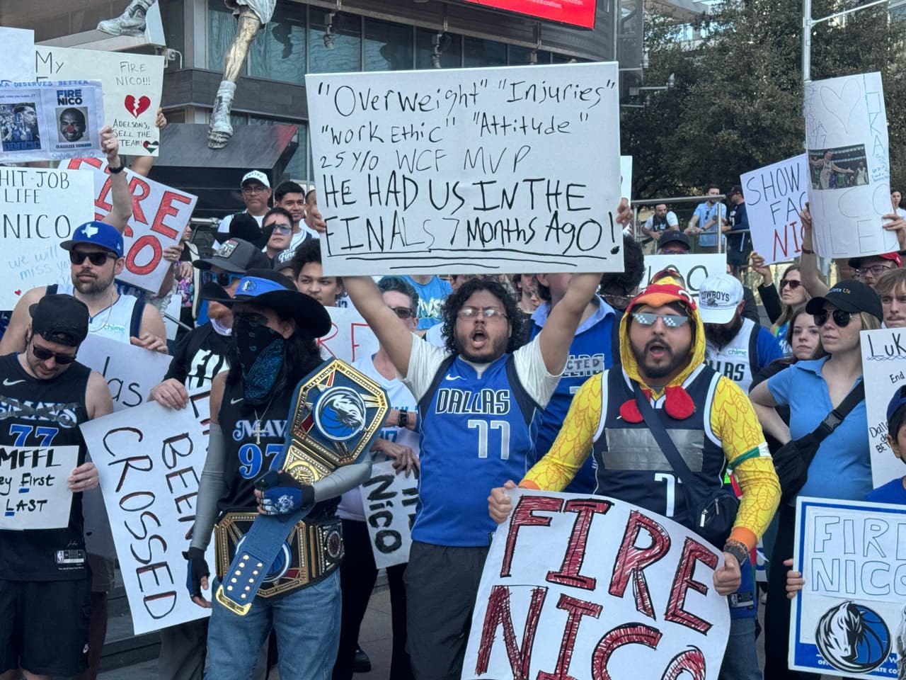 Las protestas han sido constantes contra la administración del equipo.