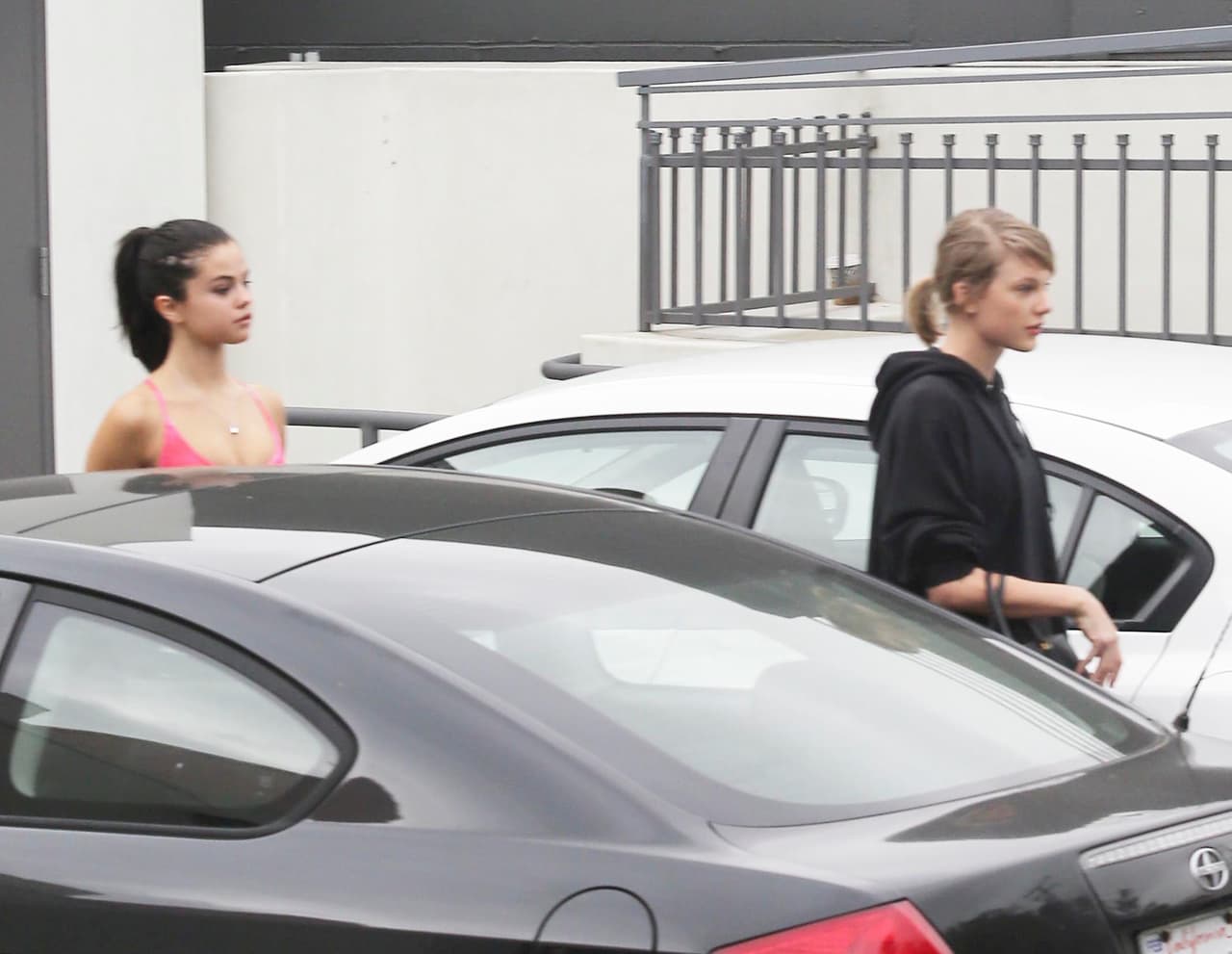 Por supuesto, Taylor también tiene mucha iniciativa, por algo está bellísima.