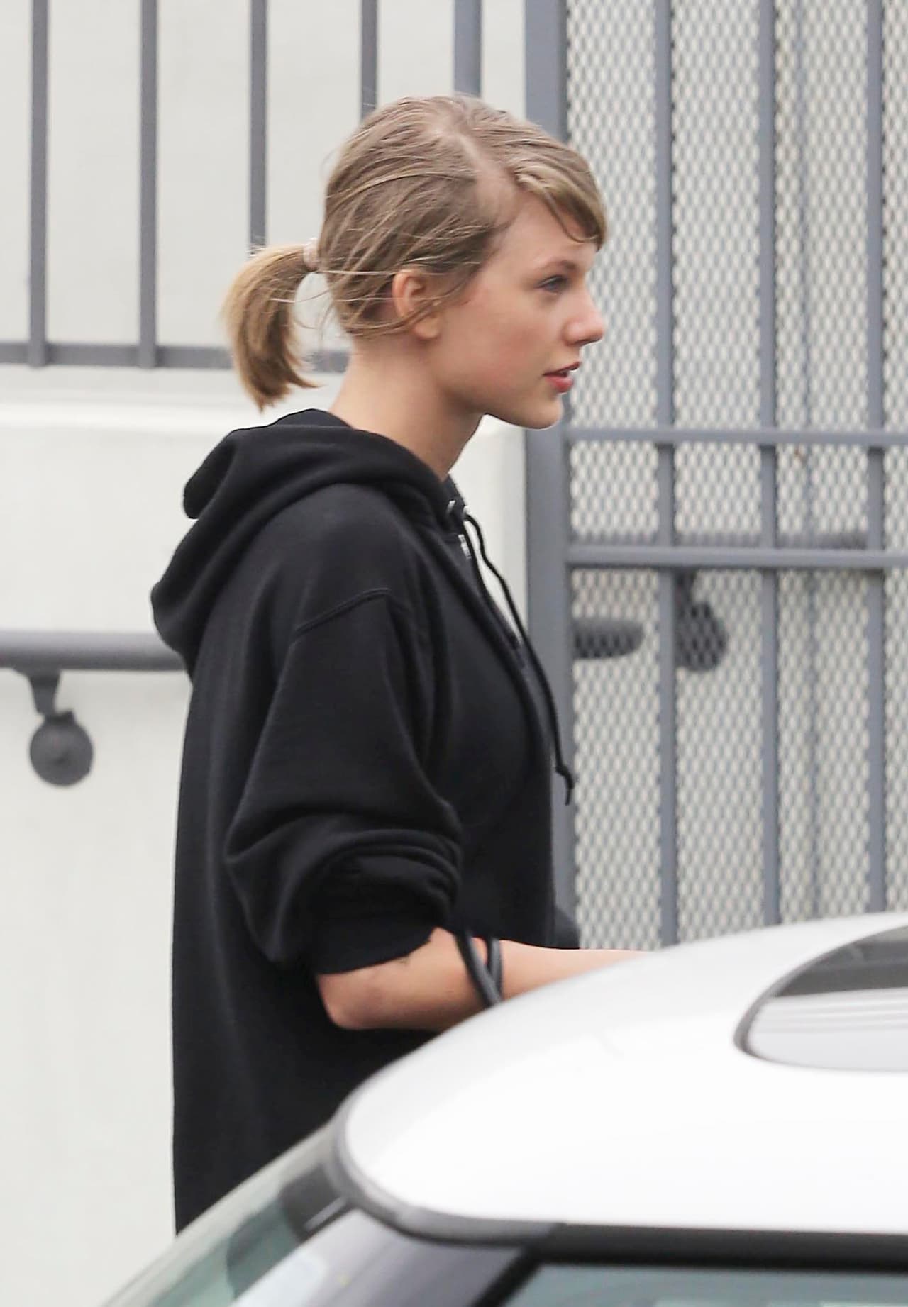 Apenas si sonreía...