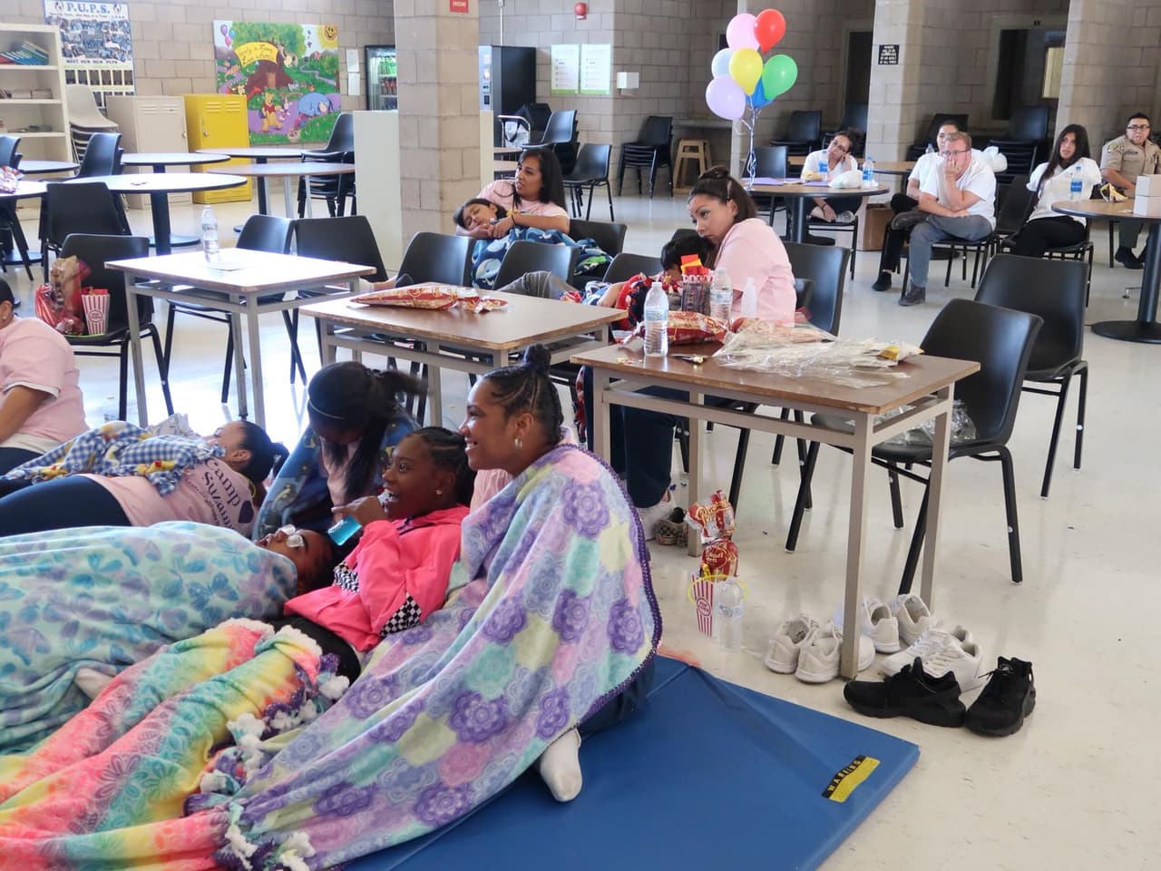 Madres y sus hijos pueden compartir con ellos en modo campamento