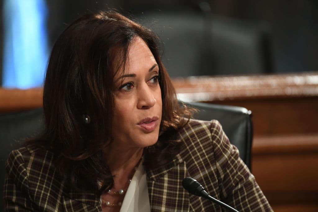La senadora Kamala Harris bloqueó la iniciativa pero se justificó diciendo que la medida que proponían los republicanos era "vacía" y dijo que su trayectoria como fiscal demostraba su compromiso por asegurarse de una reforma policial con más fundamentos.
