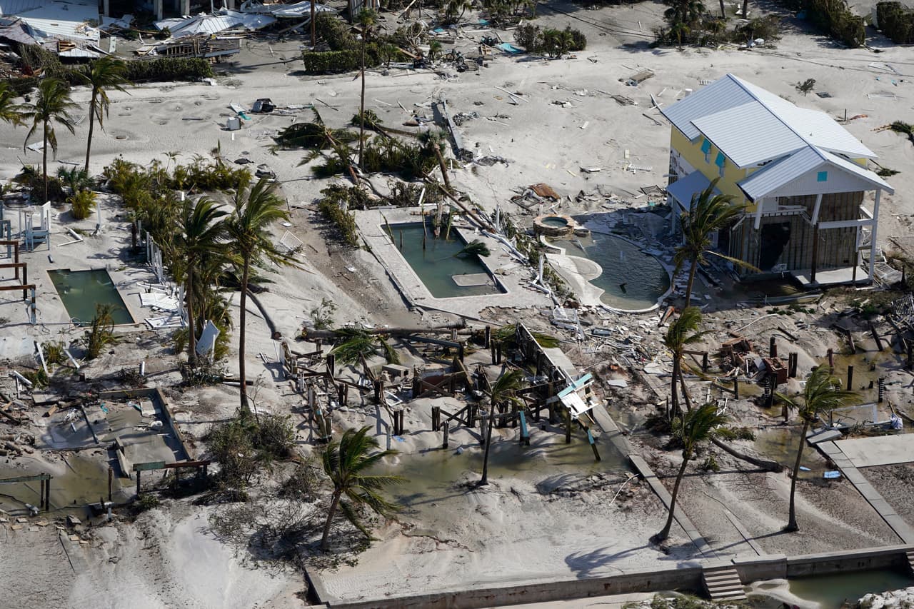 Casas dañadas en Fort Myers Beach.