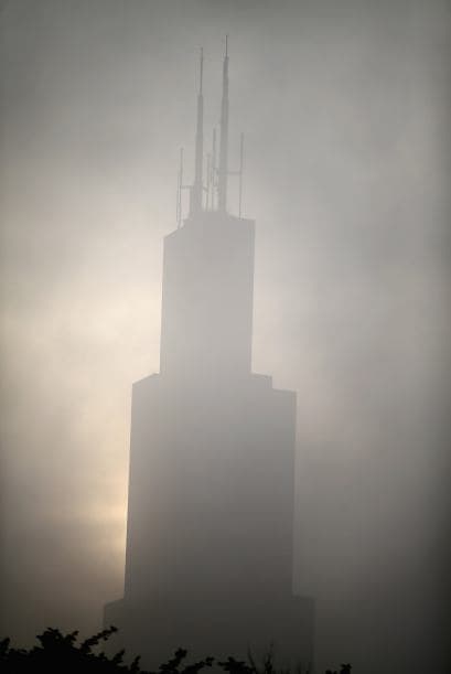 ¡Comenzó oficialmente el verano! Sin embargo los días lluviosos en Chicago provocaron la formación de una enorme nube 'apocalíptica"que arropó toda nuestra ciudad captada en estas impresionantes fotos.
