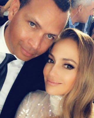 Si en algo son constantes
<b> </b>es en compartir los momentos que pasan juntos. 
<b>Jennifer López</b> y 
<b>Alex Rodríguez</b>, nominados a los Premios Juventud en la categoría 'Couples That Fire Up My Feed', usan sus respectivas cuentas de Instagram para demostrarse su amor, su admiración y la pasión que sienten uno por el otro. Estos son los momentos que nos pusieron la piel chinita.