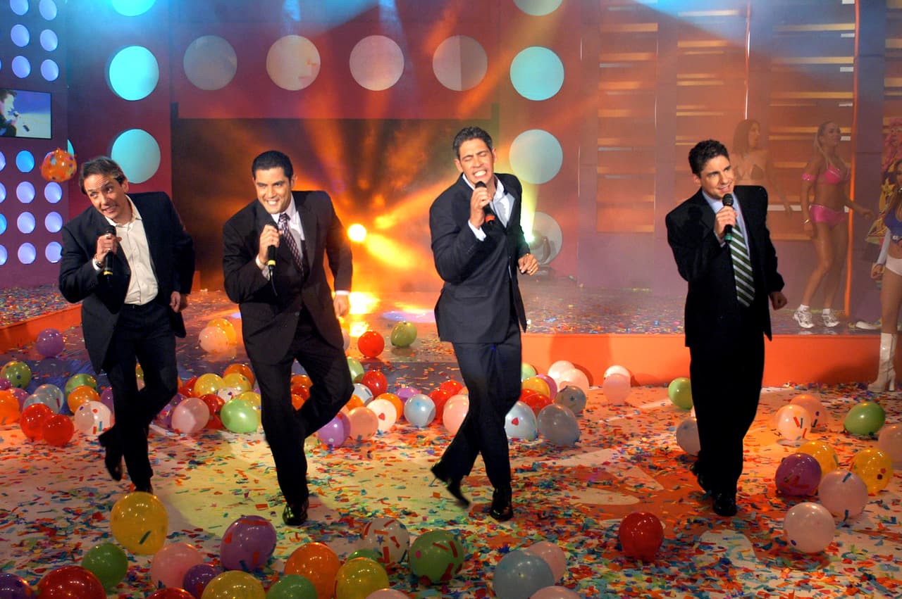 “Cuando suena la música comenzamos a bailar para el lado que es y nos dan tantas ganas de reír porque no es posible que haya pasado tanto tiempo y que te salga a la primera”, se dijo sorprendido René en plática con Metro.