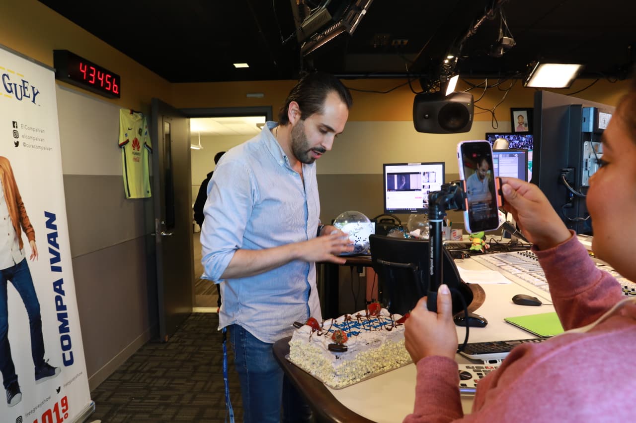 Eso sí, que siempre comparta el pastel que todos quedamos antojados.