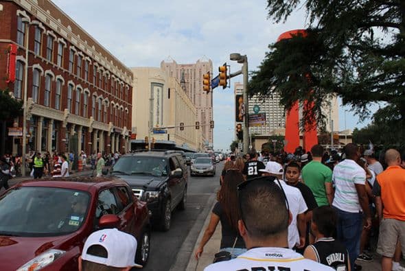 Photos: Spurs Championship Parade 2014