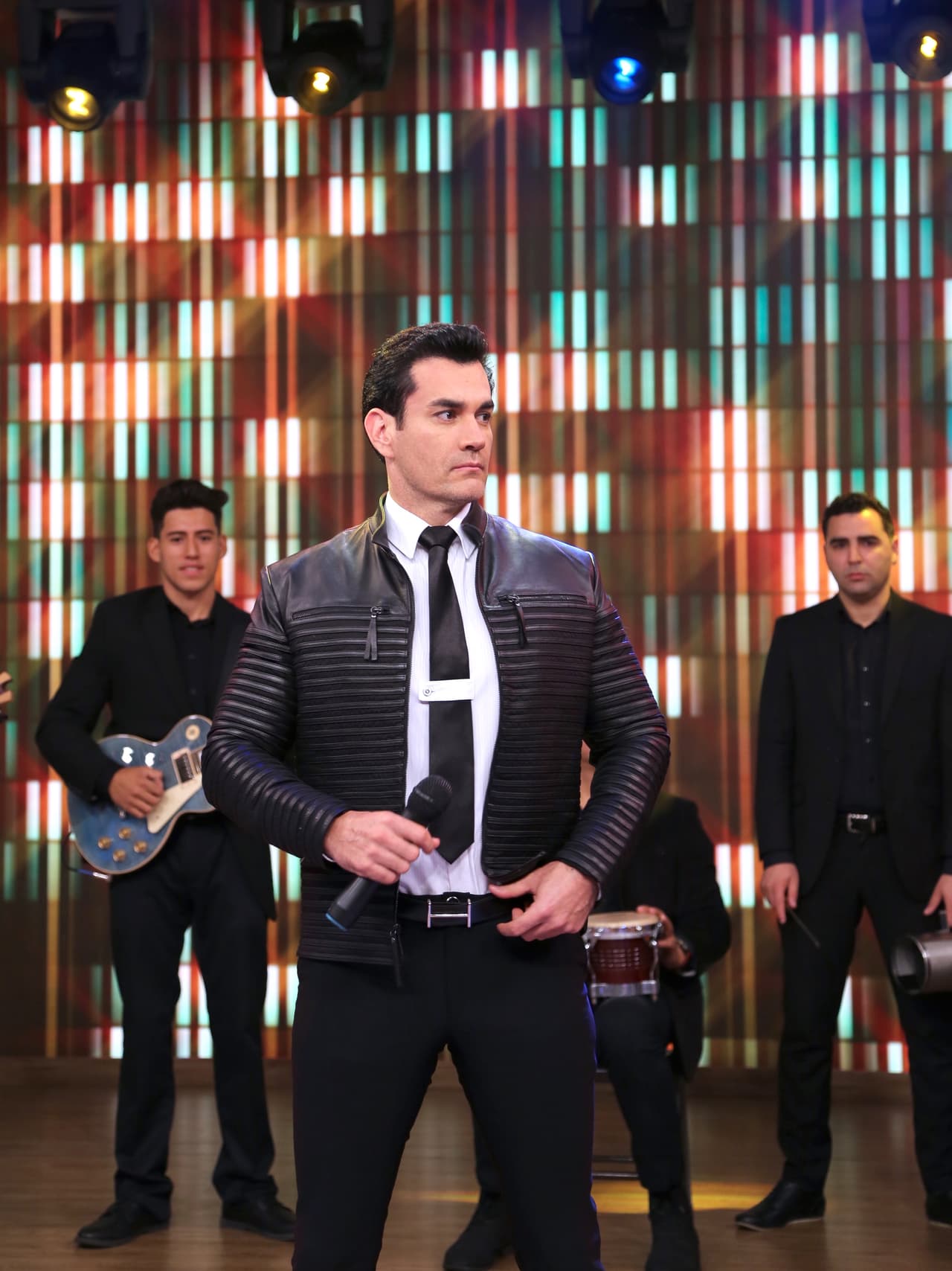 David Zepeda está demostrando que no sólo es un talentoso actor, sino también todo un cantante.