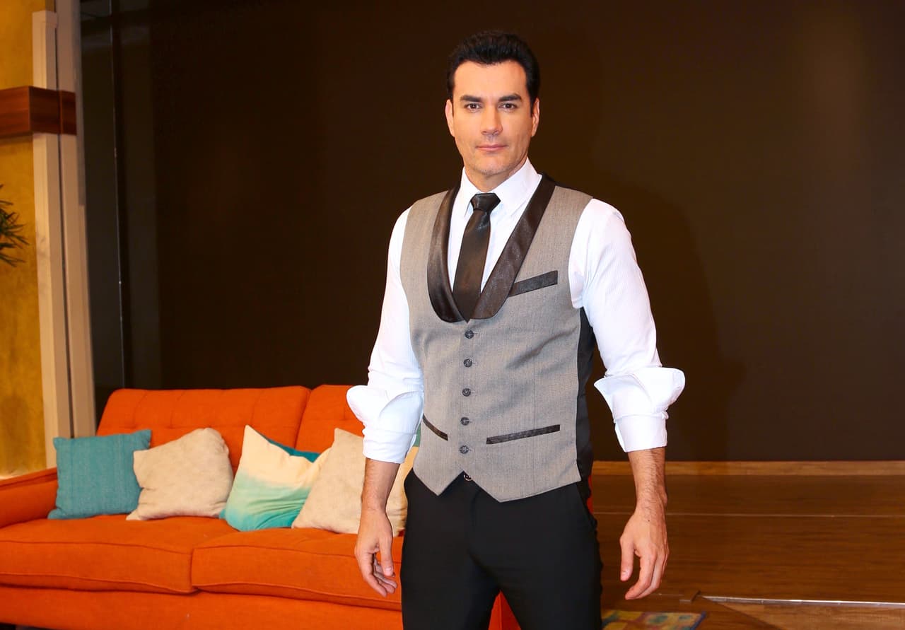 Pero en su agenda de trabajo también está llena de presentaciones para promocionar su música.