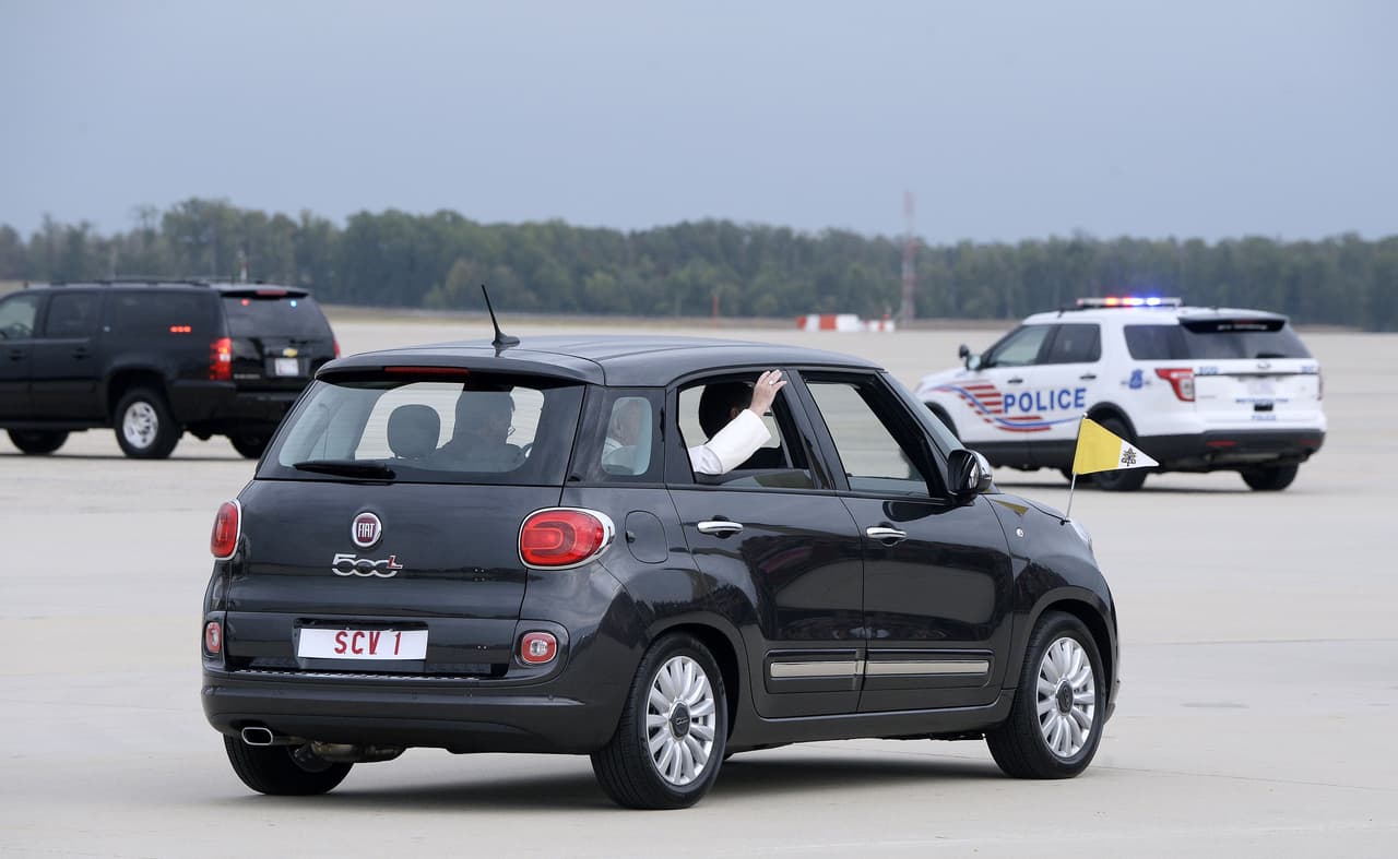 Este es el papamóvil que fue adaptado para las apariciones públicas del papa en NYC.