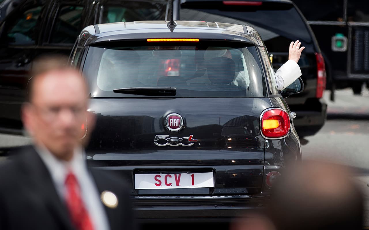 Este es el papamóvil que fue adaptado para las apariciones públicas del papa en NYC.