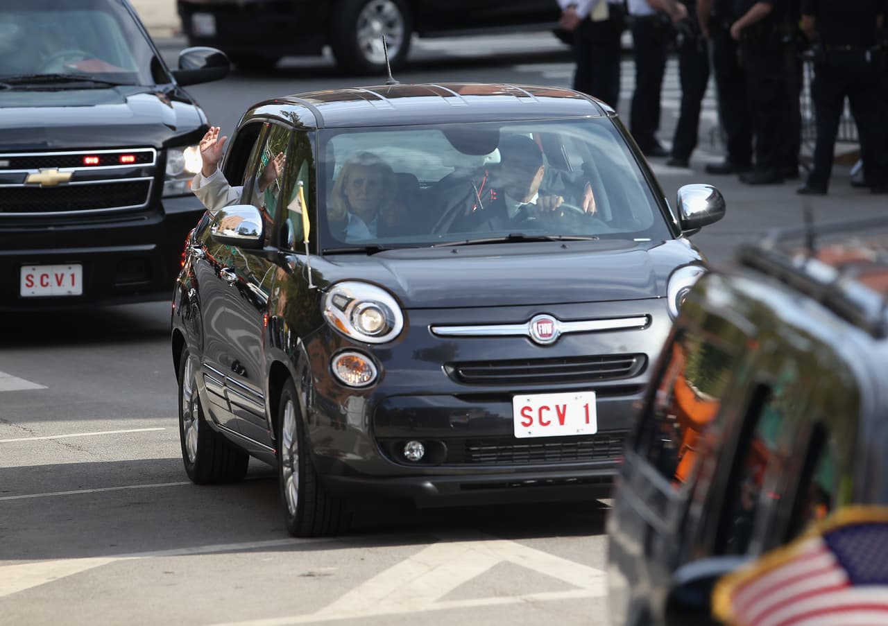 Este es el papamóvil que fue adaptado para las apariciones públicas del papa en NYC.