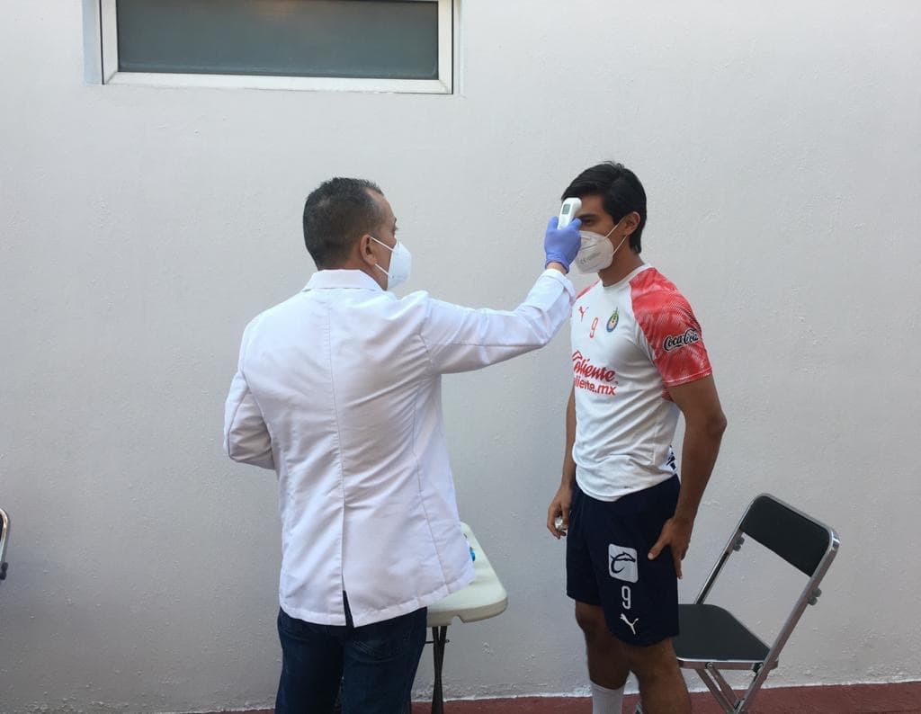 Se les tomó la temperatura para descartar que tuvieran fiebre.