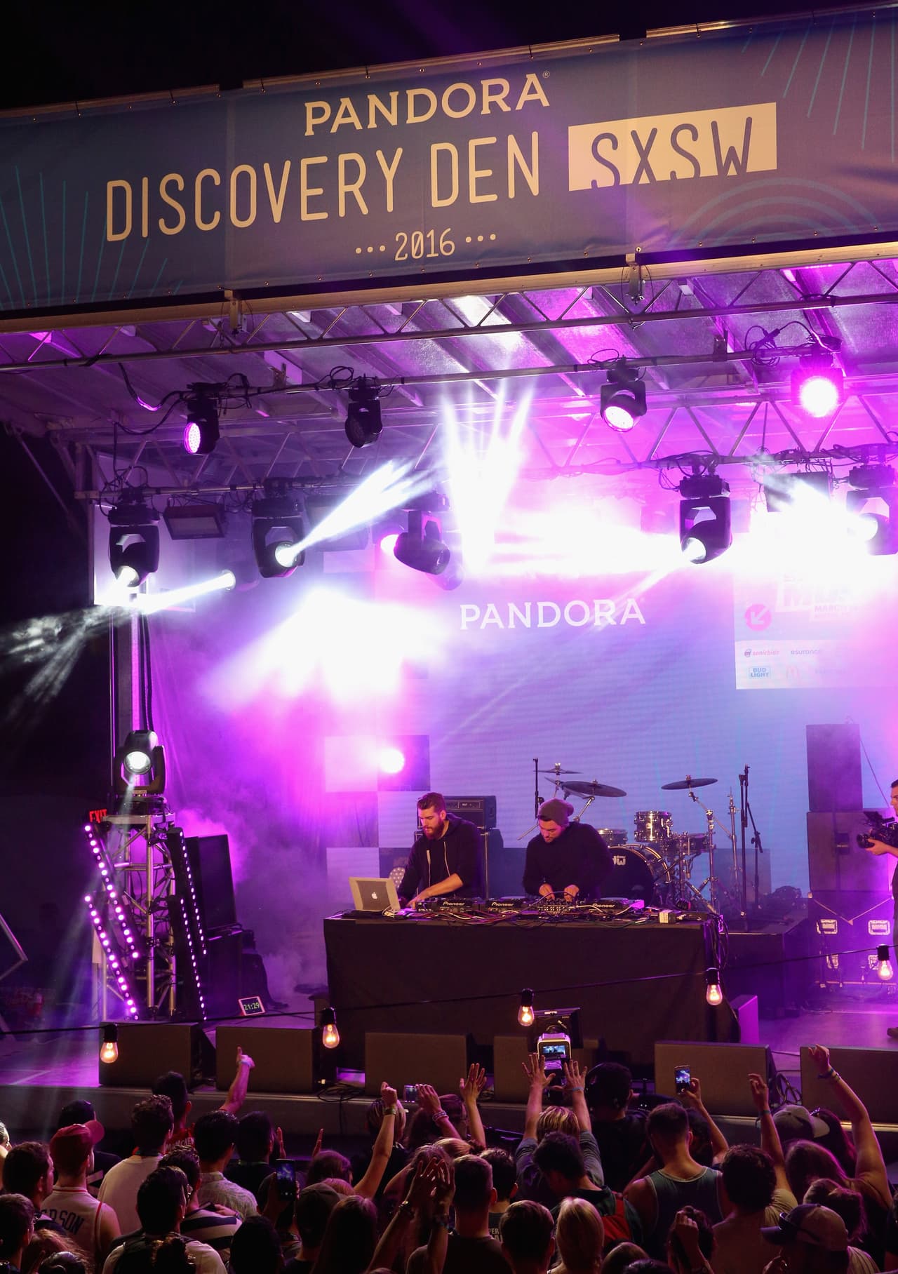 Los DJ’s Christian Srigley y Leighton James de Adventure Club se presentaron en el panel PANDORA Discovery Den SXSW este 16 de marzo en Austin.