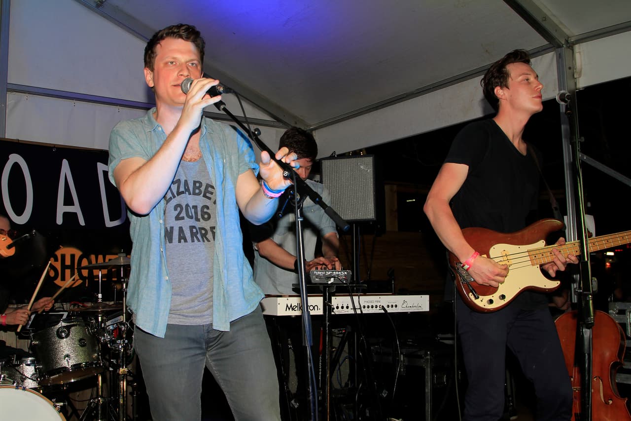 La agrupación Hey Marseilles se presentó en SHOWTIME ROadies House en el Clive Bar.