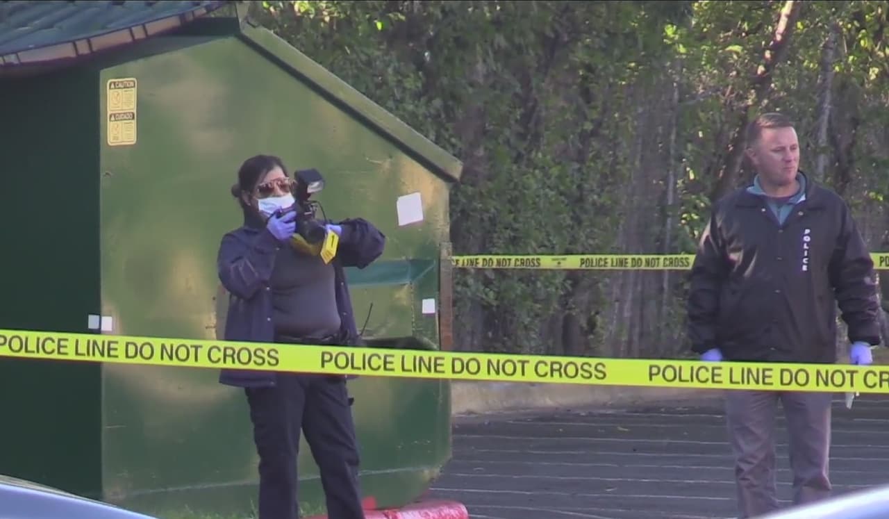 Una bebé de dos horas de nacida fue hallada en un basurero envuelta en una toalla