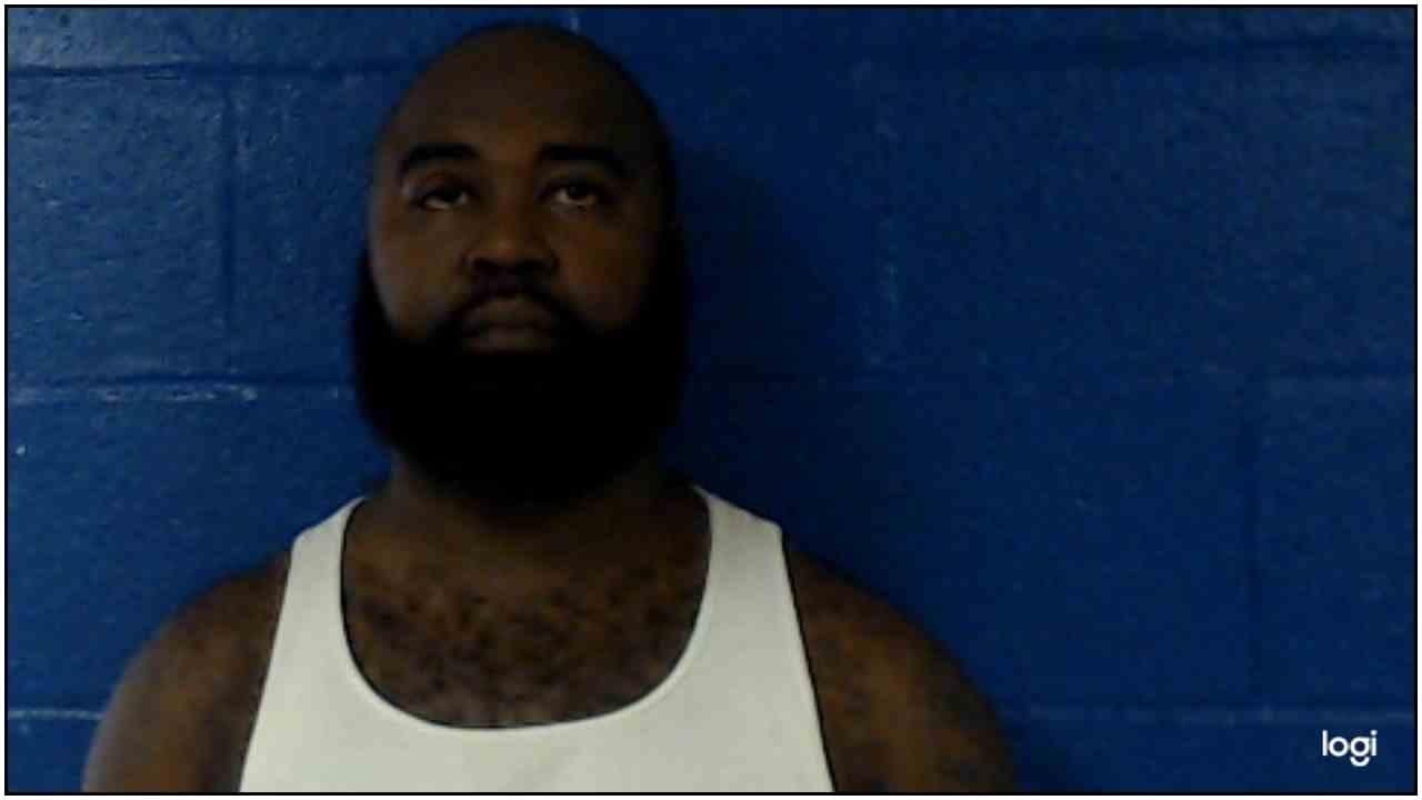 Queja de vecinos conduce a la detención de sujeto acusado con varios cargos de drogas