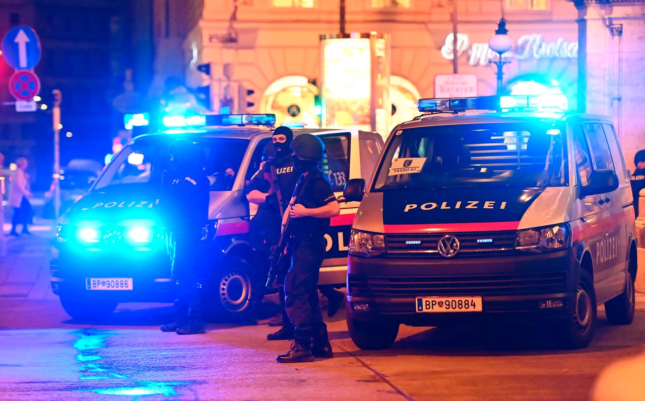 Tiroteo cerca de una sinagoga en Viena deja al menos 5 muertos; las autoridades lo califican de "terrorismo islámico"