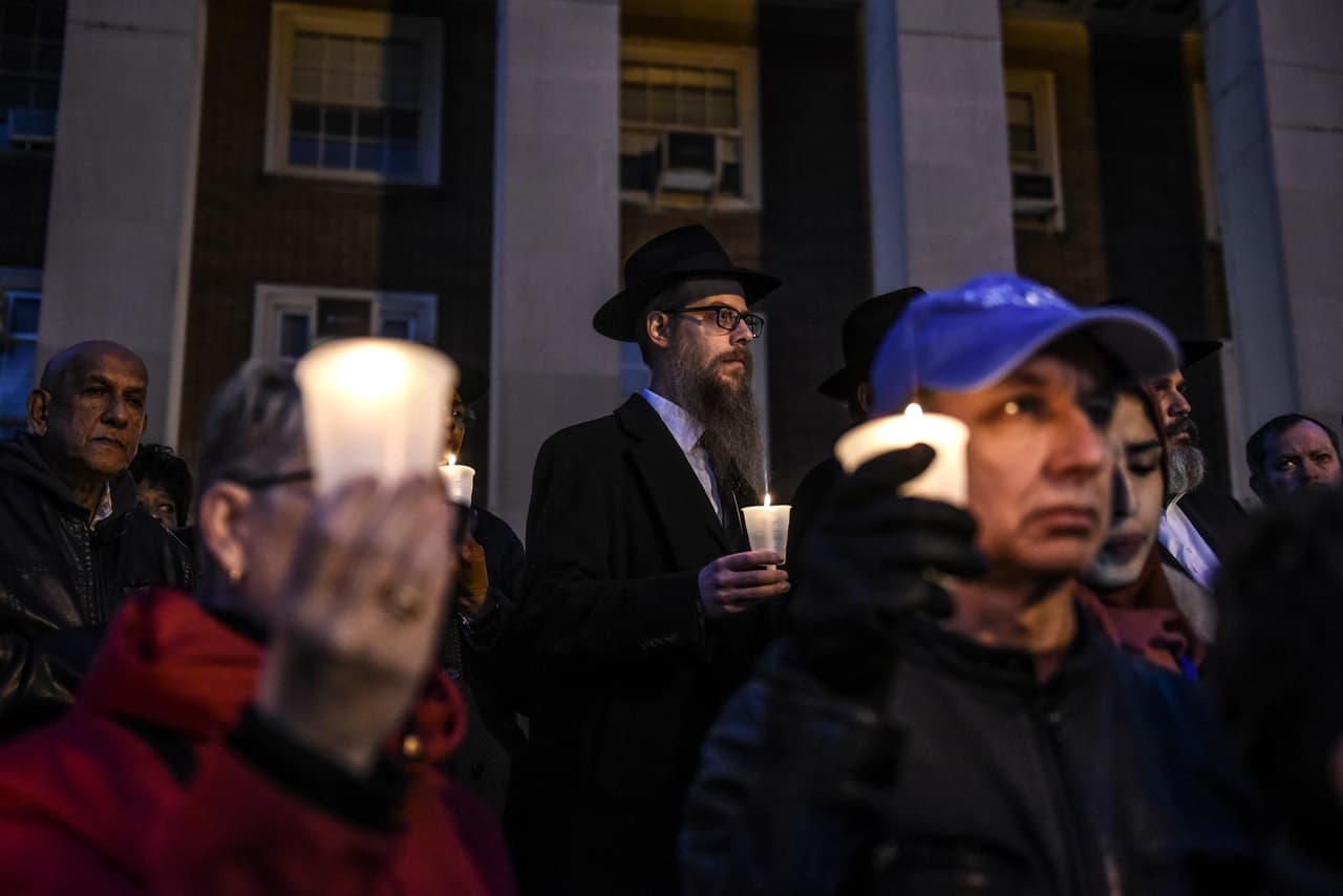 Toda la comunidad se ha reunido para dar apoyo a las familias de las víctimas del tiroteo del sábado que dejó 11 muertos en Pittsburgh.