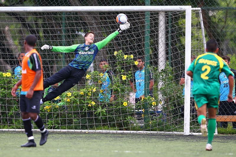 Follmann fue atendido por graves lesiones y se le tuvieron que amputarle la pierna derecha para salvarle la vida.