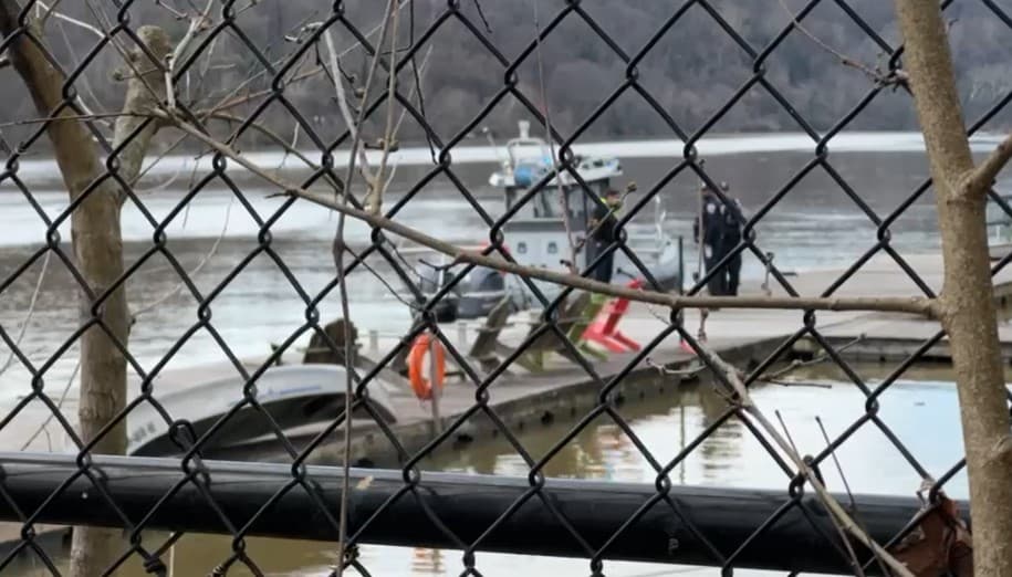 Primero se mencionó que era un rescate acuático; luego se consideró una operación de recuperación.