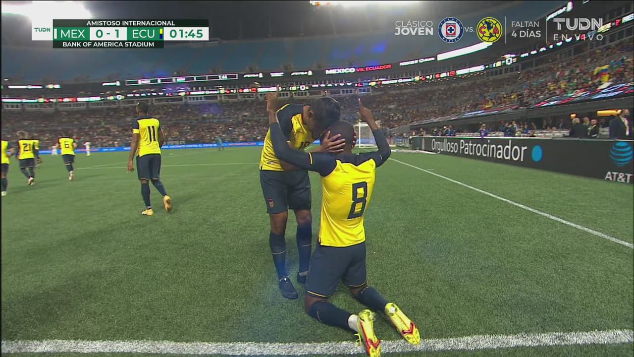 ¡México regala el primero! Mal rechace de Osvaldo y Quiñónez hace el 0-1