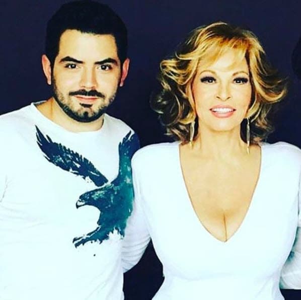 En mayo de 2017 Victoria Ruffo hizo algo similar, en esa ocasión la protagonista de la telenovela 'Simplemente María' cortó a Eugenio de una foto donde José Eduardo sale al lado de la reconocida actriz Raquel Welch.