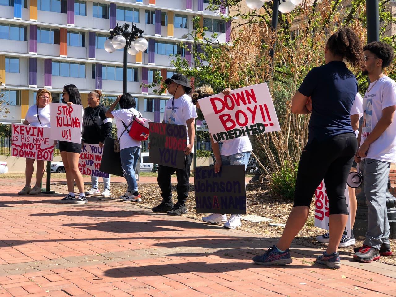 La organización ACT 4 SA protestó en Milan Park por la muerte de 
<a href="https://www.univision.com/local/san-antonio-kwex/sapd-revela-video-muerte-kevin-johnson" target="_blank">Kevin Johnson</a> a manos de la Policía de San Antonio.