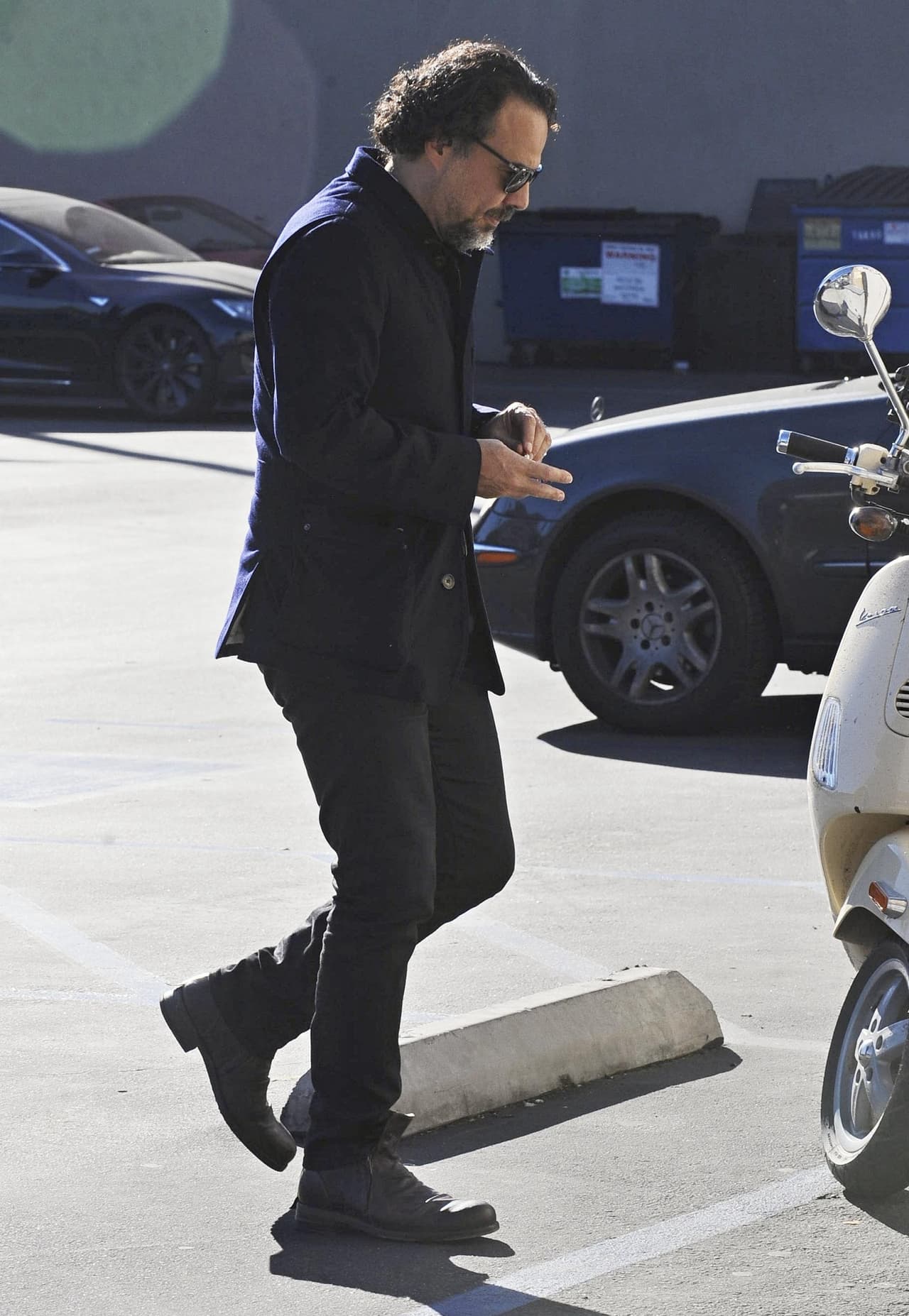 La verdad es que tiene mucho trabajo, pues se encuentra promocionando 'The Revenant' por todo el mundo, además de atender diversas premiaciones.