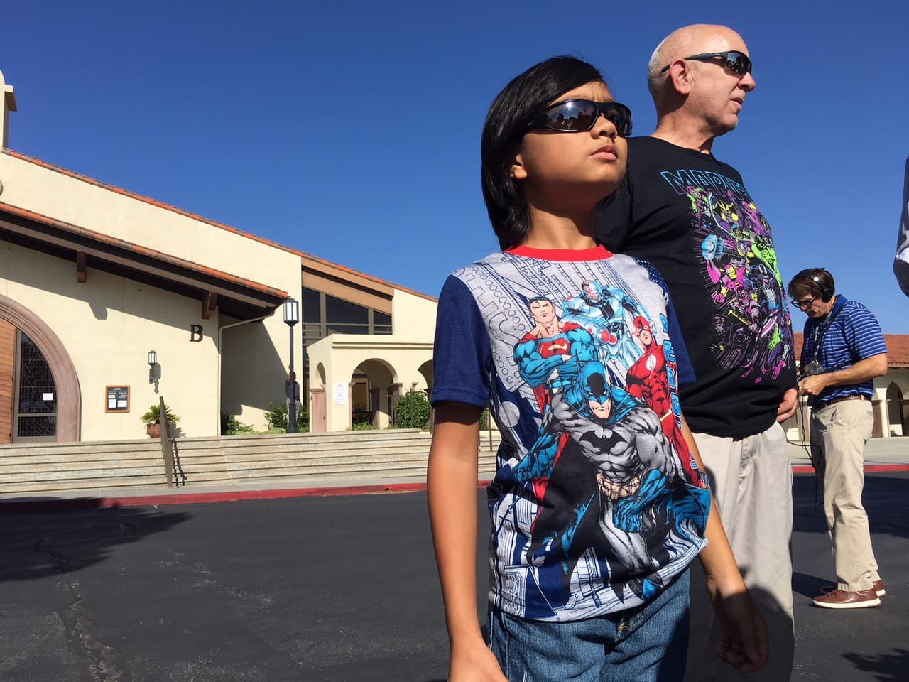 El mejor amigo del pequeño fallecido, Jonathan Peitc, llegó a la ceremonia con una camiseta de superhéroes y dijo:
<b> "Era mi amigo desde el primer grado y ahora está muerto".</b> El niño recordó que juntos jugaban fútbol y expresó un último mensaje para Anthony:
<b> "good job, buddy" </b>(buen trabajo, amigo).