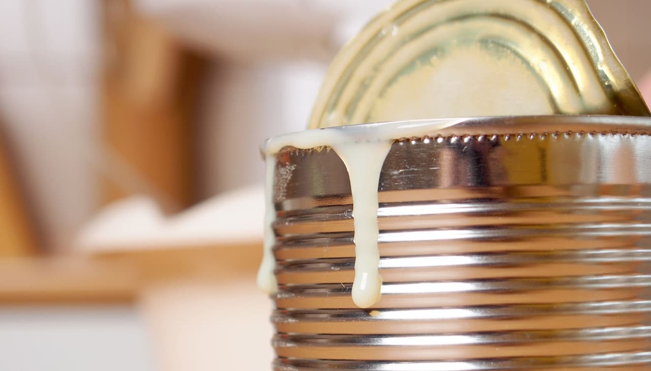 Por que você não deve deixar latinhas abertas na geladeira nunca 