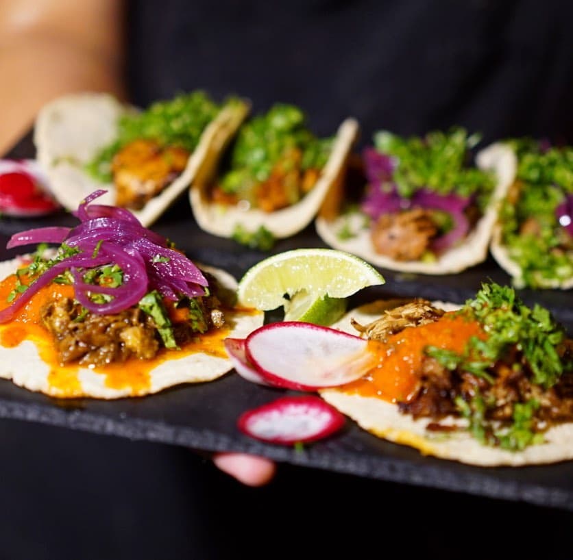 <b>Tacotopia:</b> Un evento para celebrar la magia que los tacos ofrecen al mundo en un festival de tacos con múltiples proveedores, entretenimiento y actividades para toda la familia. El festival es gratis para todas las edades y se llevará a cabo el sábado, 2 de octubre en The Colony, TX. Será de 12 pm a 6:30 pm. 
<a href="https://www.nfm.com/tacotopia/" target="_blank">Puede obtener más información aquí.</a>
<br>