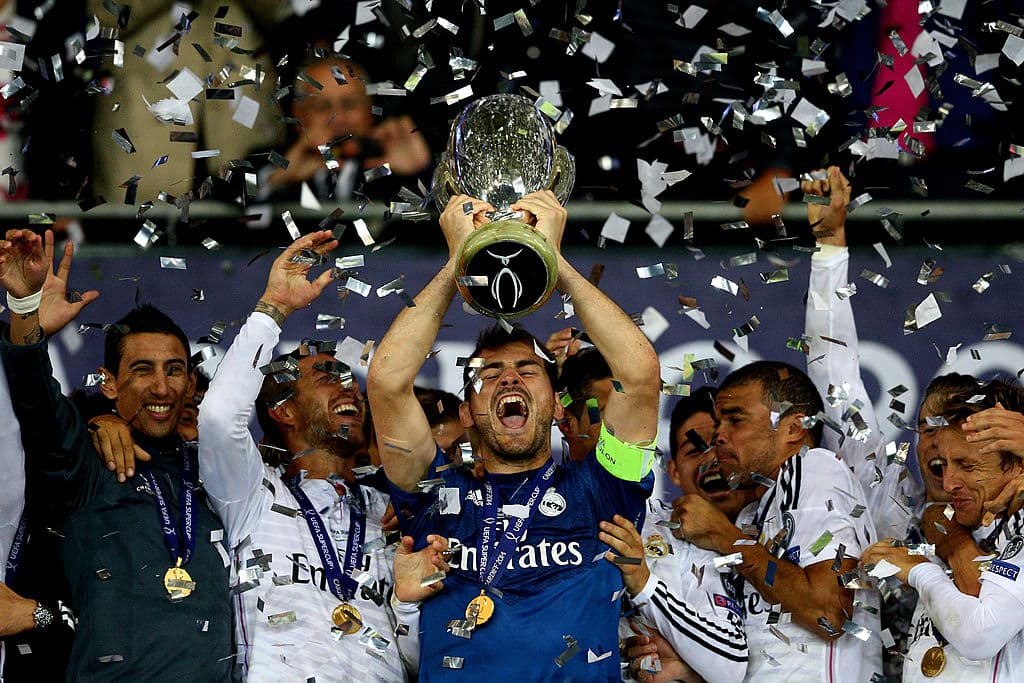 Su primera convocatoria para una Euro, llegó a sus 19 años para participar en la Eurocopa del 2000 que fue disputada en Bélgica y Holanda.