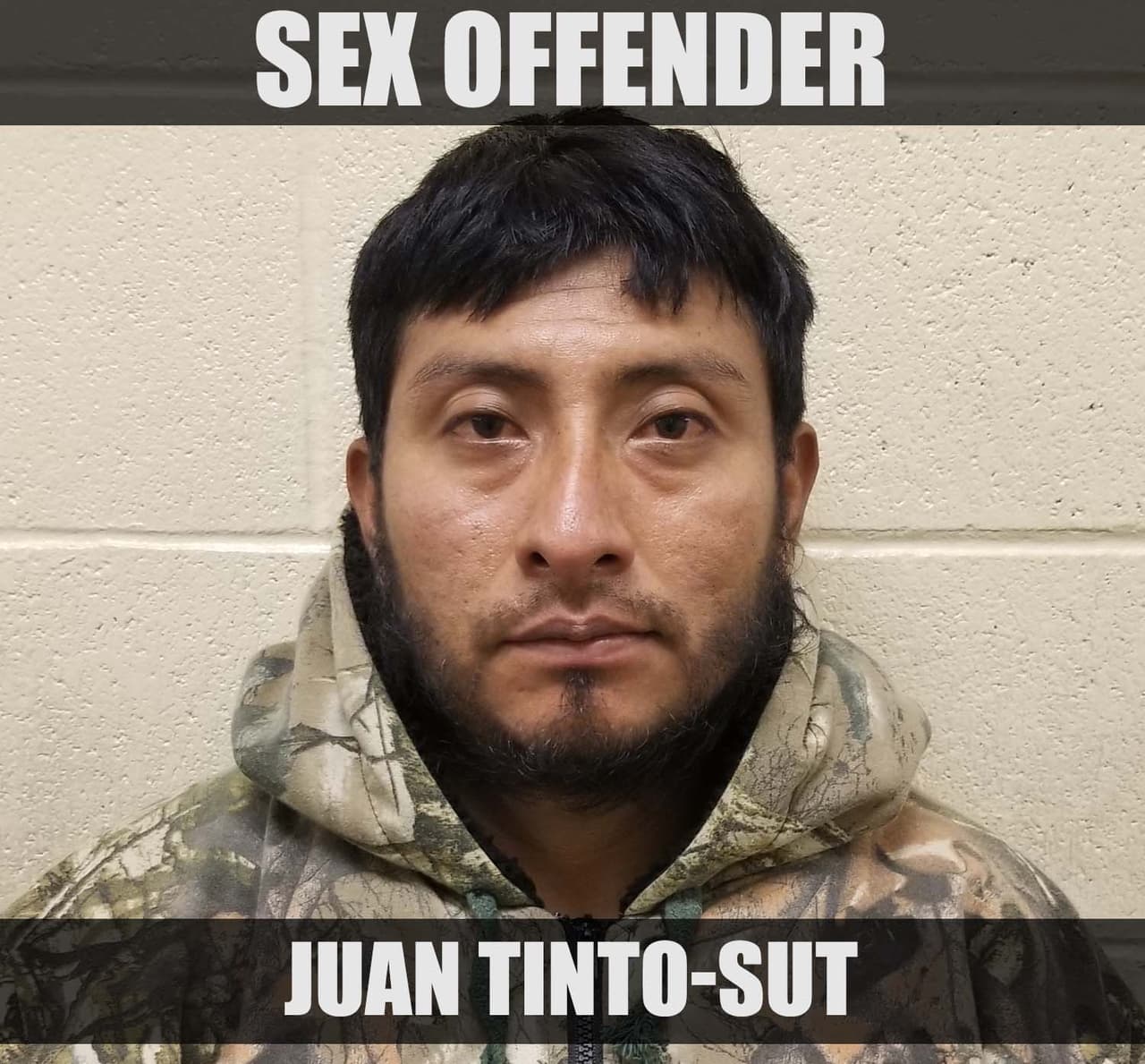 Agentes de la Patrulla Fronteriza detuvieron a Juan Tinto-Sut y a seis migrantes en las montañas Baboquivari al oeste de Tucson. Las verificaciones de registros revelaron que Tinto es un delincuente sexual registrado con una condena en 2012 por mala conducta sexual criminal.