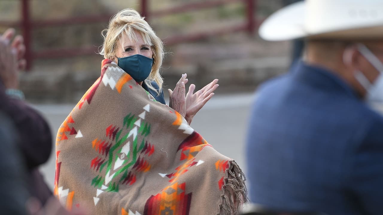 La primera dama Jill Biden llega a Tucson para apoyar los estudios contra el cáncer