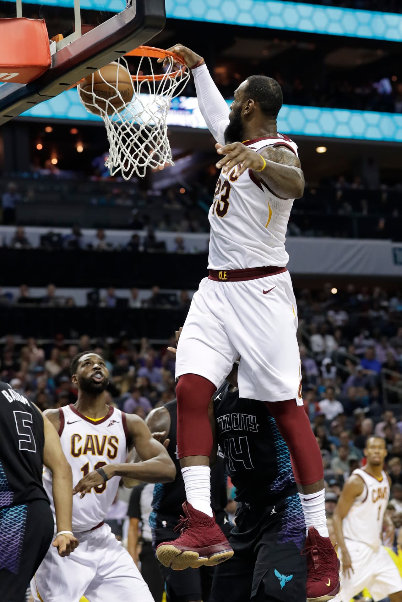 LeBron puede romper la marca de Jordan el viernes en su campo cuando su equipo se enfrente a los New Orleans Pelicans.