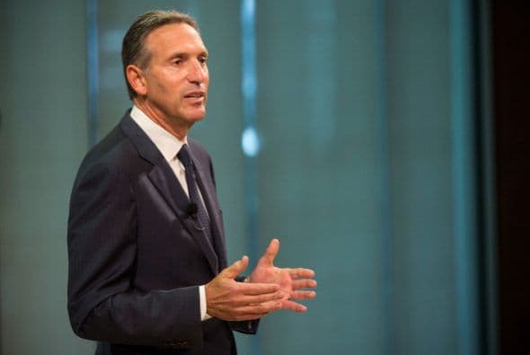 Tras conseguir una beca de fútbol en la Northern Michigan University, se convirtió en el primer miembro de su familia en ir a la universidad, y para pagar su carrera pidió préstamos, trabajó como cantinero e incluso llegó a vender su sangre.