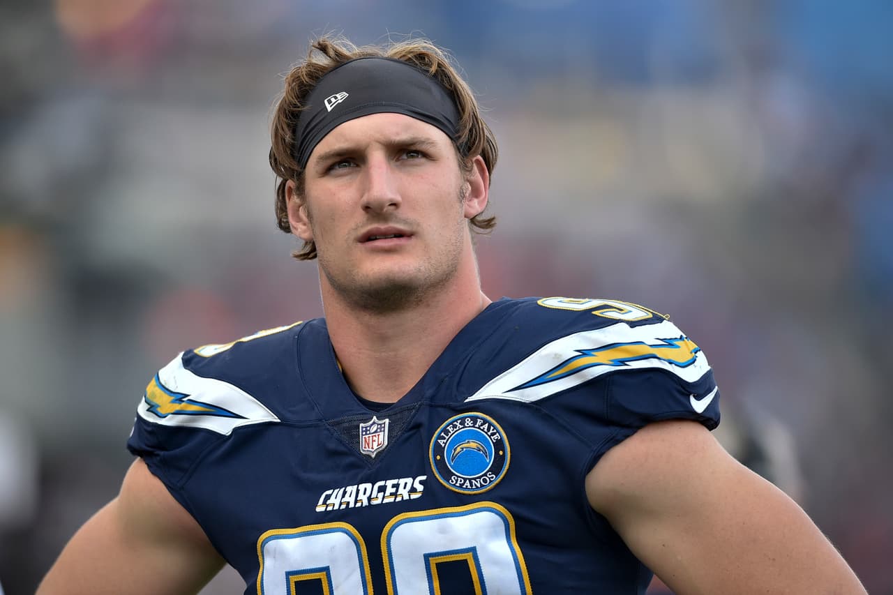 Una de las notas del día en el partido fue el regreso del estelar defensivo Joey Bosa, quien se perdió lo que llevamos de temporada por un problema en un hueso del pie, pero ha vuelto.