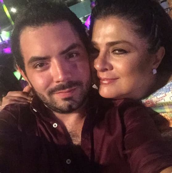 Victoria Ruffo celebró al lado de su hijo, José Eduardo Derbez.