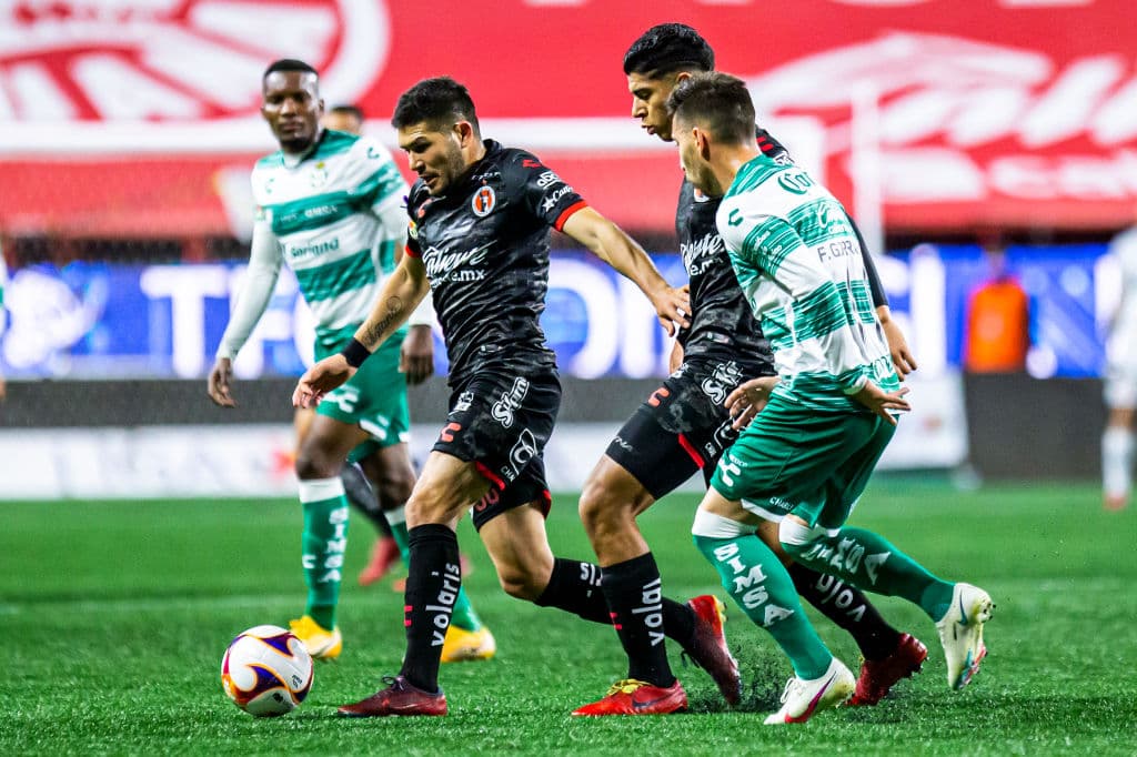 Félix Torres se encarga de marcar el único gol del partido y le da la victoria 0-1 a Santos. Los Guerreros se ponen el tercer lugar (a la espera del resultado del Toluca) y Xolos cae a la novena posición (a la espera del resultado de Chivas).