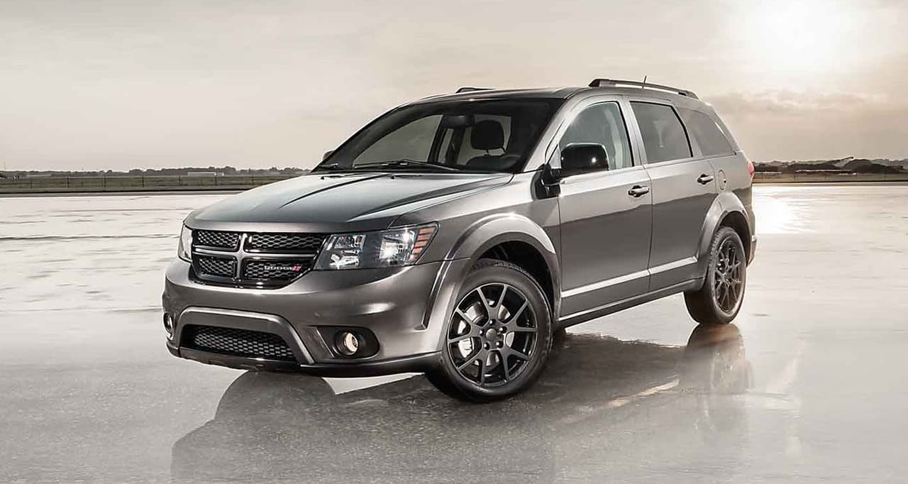 <b>El peor SUV mediano – <a href="http://www.univision.com/noticias/dodge">Dodge</a> Journey: </b>Quienes tuvieron la posibilidad de probar esta camioneta acusan un interior poco espacioso, y falta de agilidad en el andar. Por otro lado, sus resultados en las pruebas de choque no fueron nada satisfactorios. Si bien se le reconoce un interior silencioso, la tercera fila de asientos sería más que incómoda. Su costo parte de 20,995 dólares.