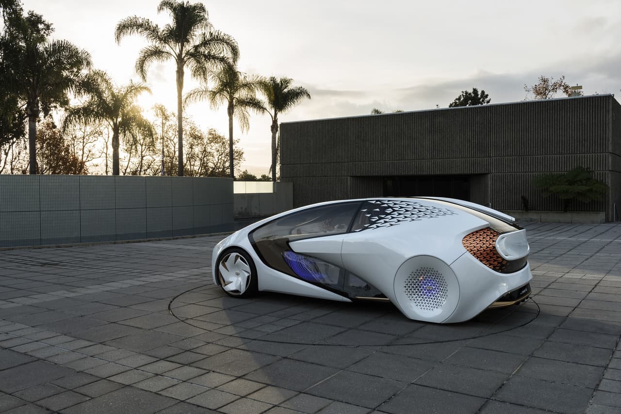 La marca japonesa intentó dar el mensaje de que los vehículos del futuro tienen que ser concebidos tomando como punto de partida al usuario mismo. Ese es el caso de este Concept-i, un coche 
<a href="http://www.univision.com/temas/vehiculos-autonomos">autónomo</a>.